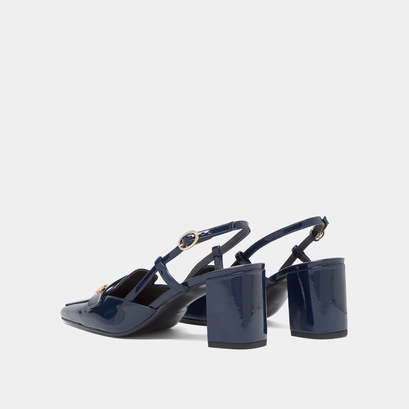 Pointed-toe slingbacks in marine varnish | DESPUES