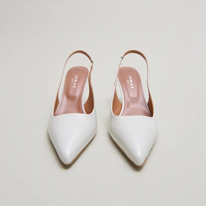 Pointed-toe pumps in pearl pleated varnish | diamantine