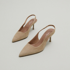 Pointed-toe pumps camel