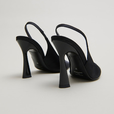 Pointed-toe slingbacks black