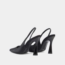 Pointed-toe slingbacks black