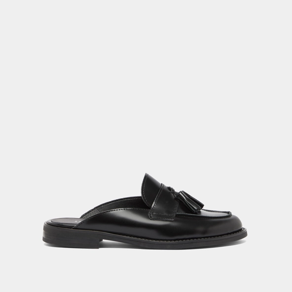Loafers with tassels and open backs in black glazed leather | NATALY