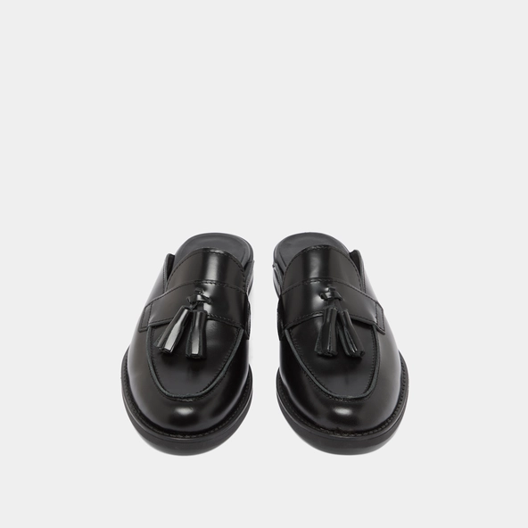 Loafers with tassels and open backs in black glazed leather | NATALY