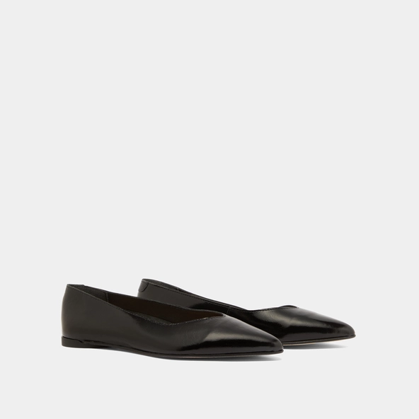 Pointed-toe ballet flats in black pleated varnish | NOEMIE