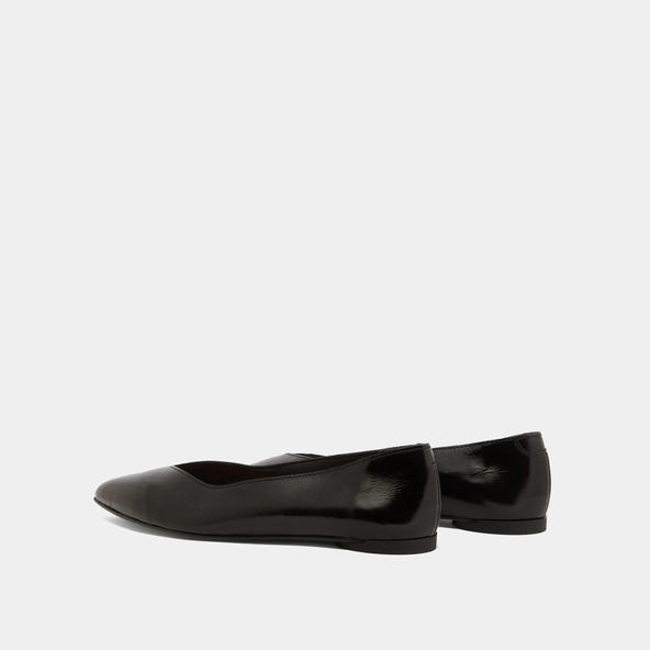 Pointed-toe ballet flats in black pleated varnish | NOEMIE