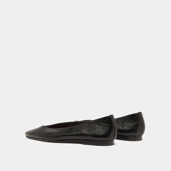 Pointed-toe ballet flats in black distressed leather | DASSUS