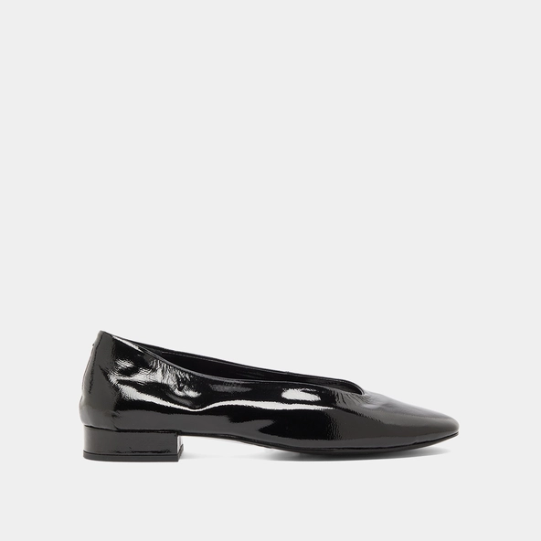 Ballet flats with small heels in black pleated varnish | LEA