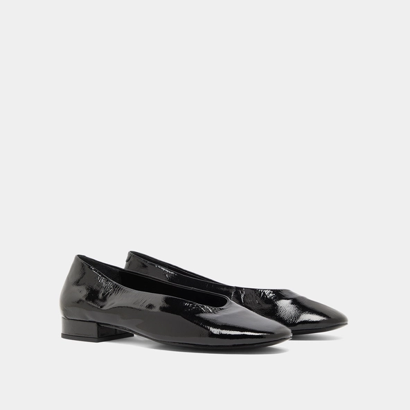 Ballet flats with small heels in black pleated varnish | LEA