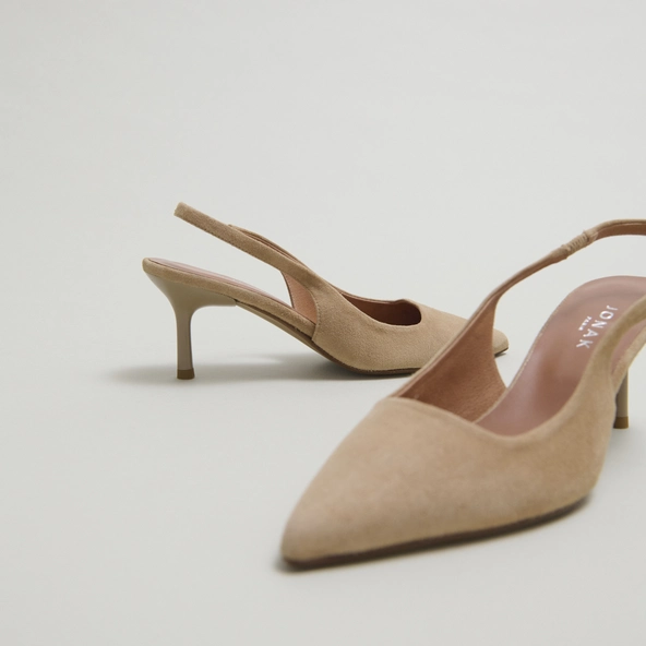 Pointed-toe pumps in camel velvet | DIAMANTINE