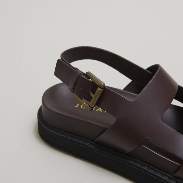 Cross-strap sandals in dark brown glazed leather | LAGUNE