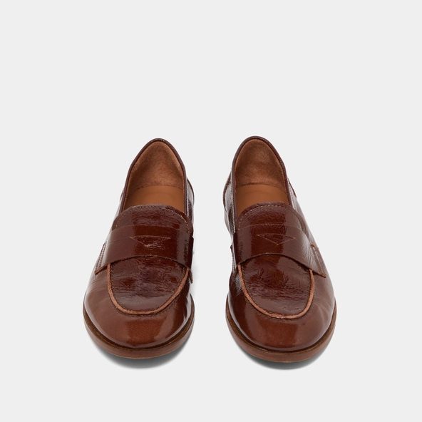 Round-toe loafers in brown shiny leather | THELMA