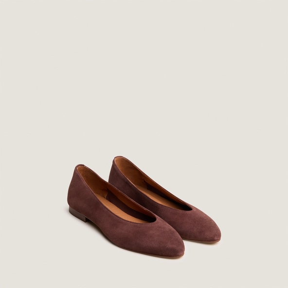 Pointed-toe ballet flats in dark brown velvet | DASSUS