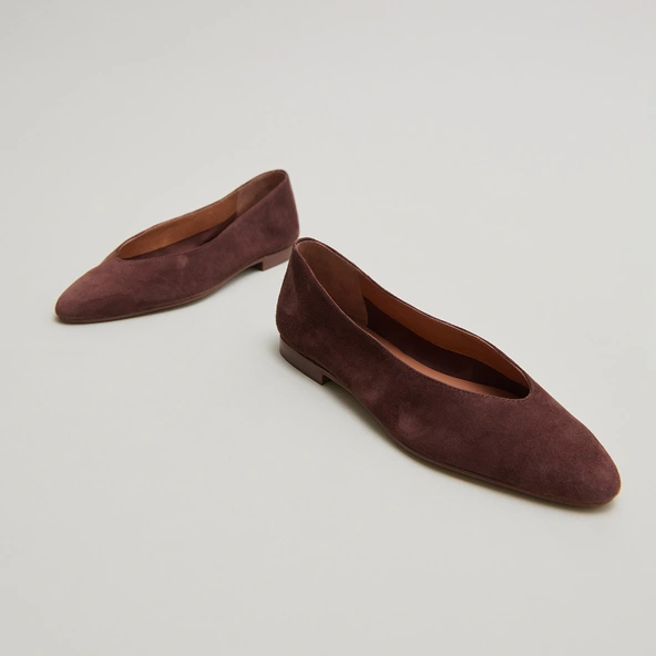 Pointed-toe ballet flats in dark brown velvet | DASSUS