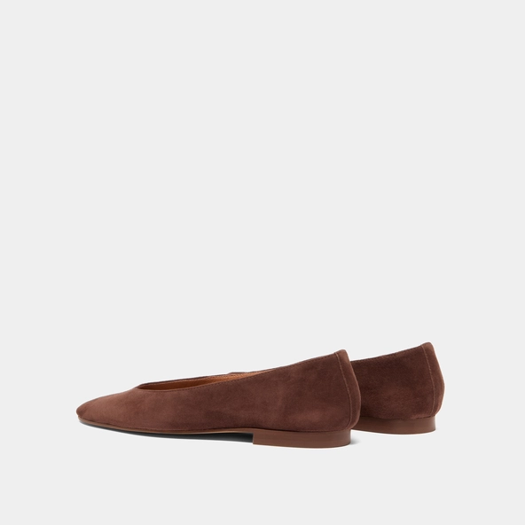 Pointed-toe ballet flats in dark brown velvet | DASSUS