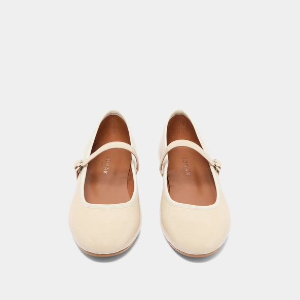Ballet flats with straps in ecru pleated varnish | DOUCEUR