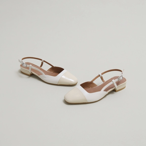 Slingbacks ballet flats in ecru patent and leather | DHAPOU