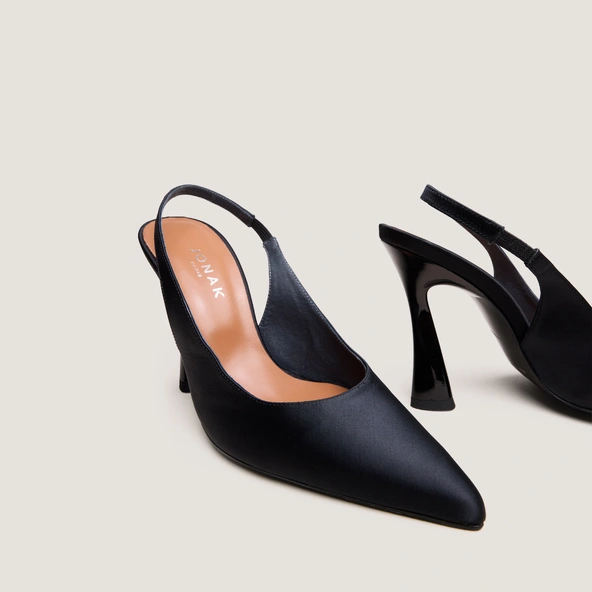 Pointed-toe slingbacks in black satin | DRESSY