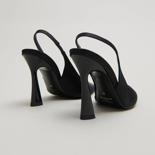 Pointed-toe slingbacks in black satin | DRESSY
