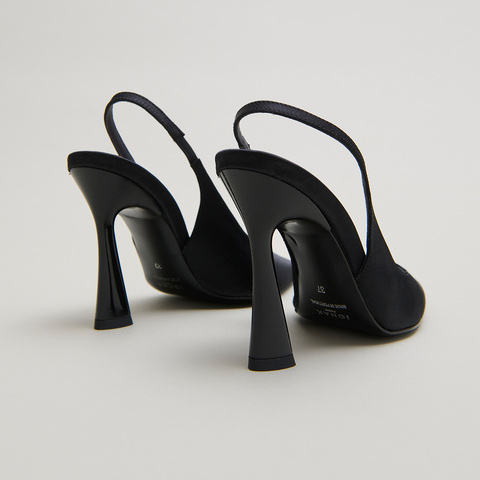 Pointed-toe slingbacks black