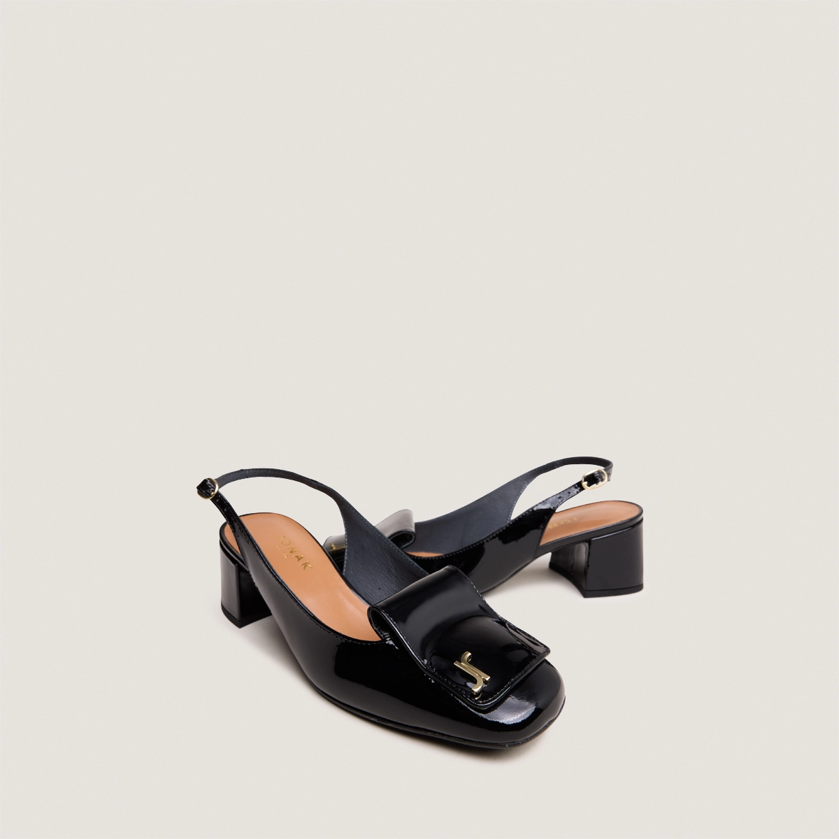Monogrammed slingback pumps in black varnish | DAIKI