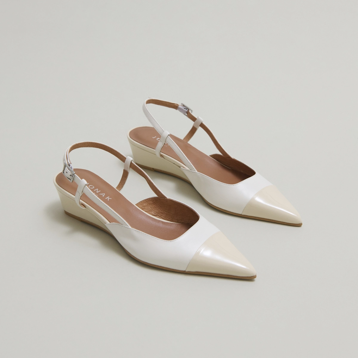 Wedge pumps in ecru varnish and ecru leather | DAKARA