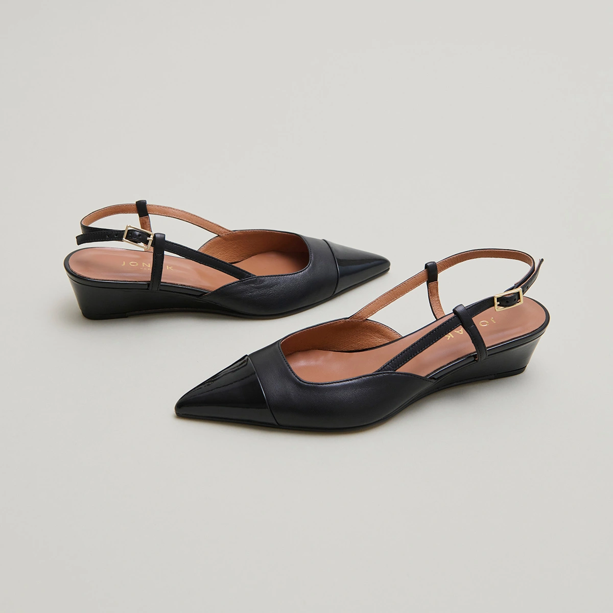 Wedge pumps in black varnish and black leather | DAKARA