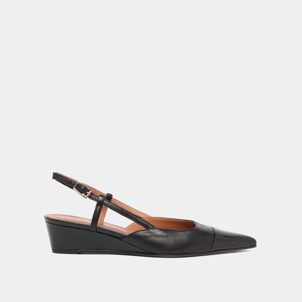 Wedge pumps in black varnish and black leather | DAKARA