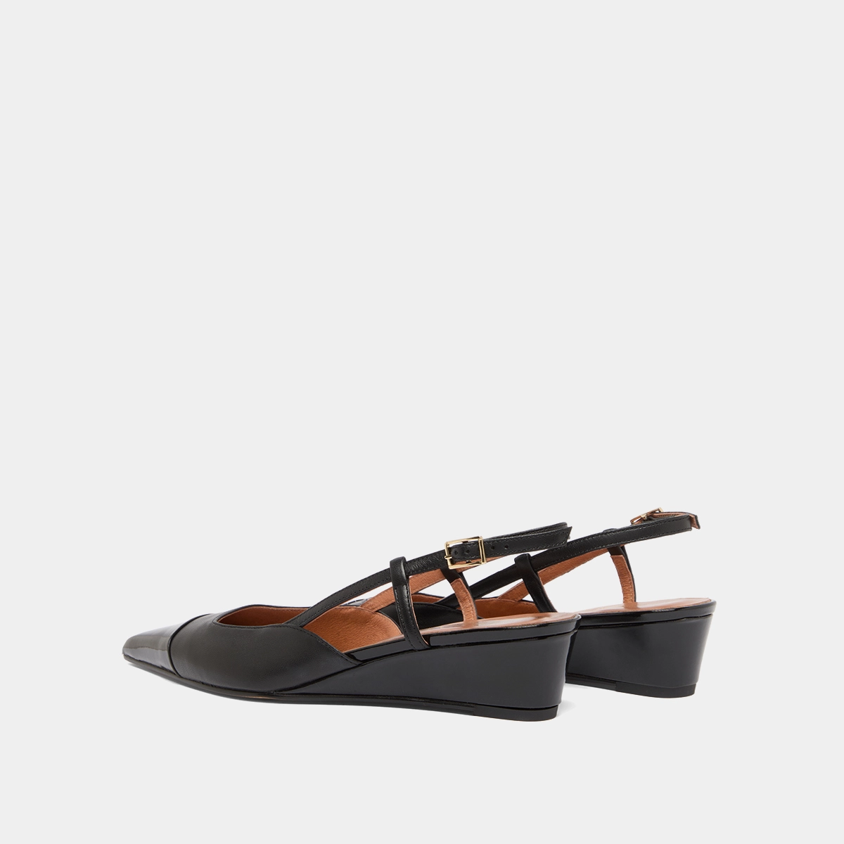 Wedge pumps in black varnish and black leather | DAKARA