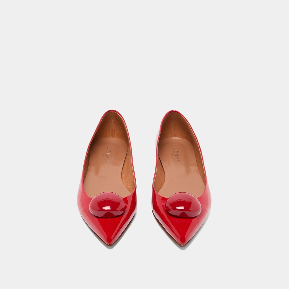 Pointed-toe ballet flats with marbles in red varnish | DALIDO
