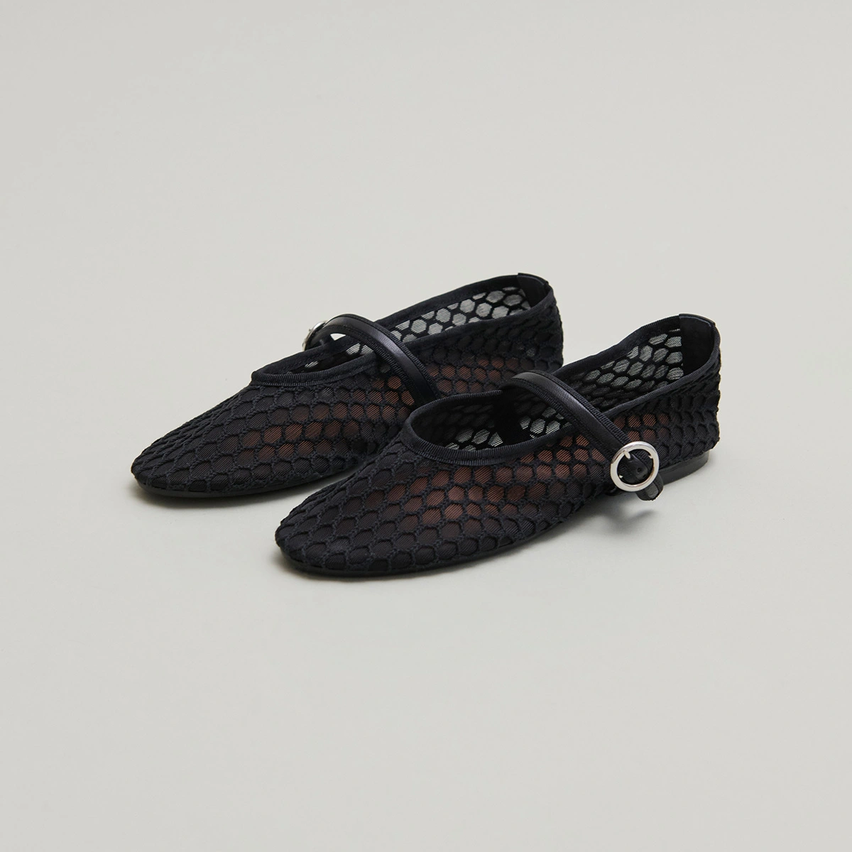 Ballet flats with straps in black mesh | DEESSIA