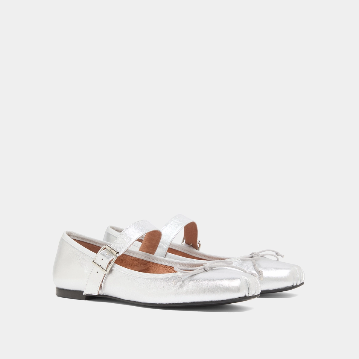 Ballet flats with adjustable buckles in silver metallic leather | DOMINANTE