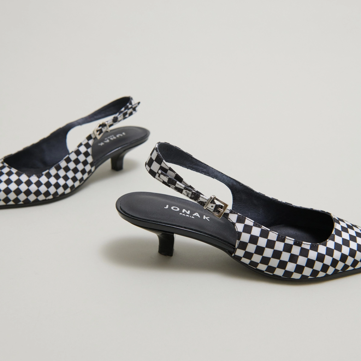 Heeled pumps with adjustable buckles in black and white textile | DOUALA