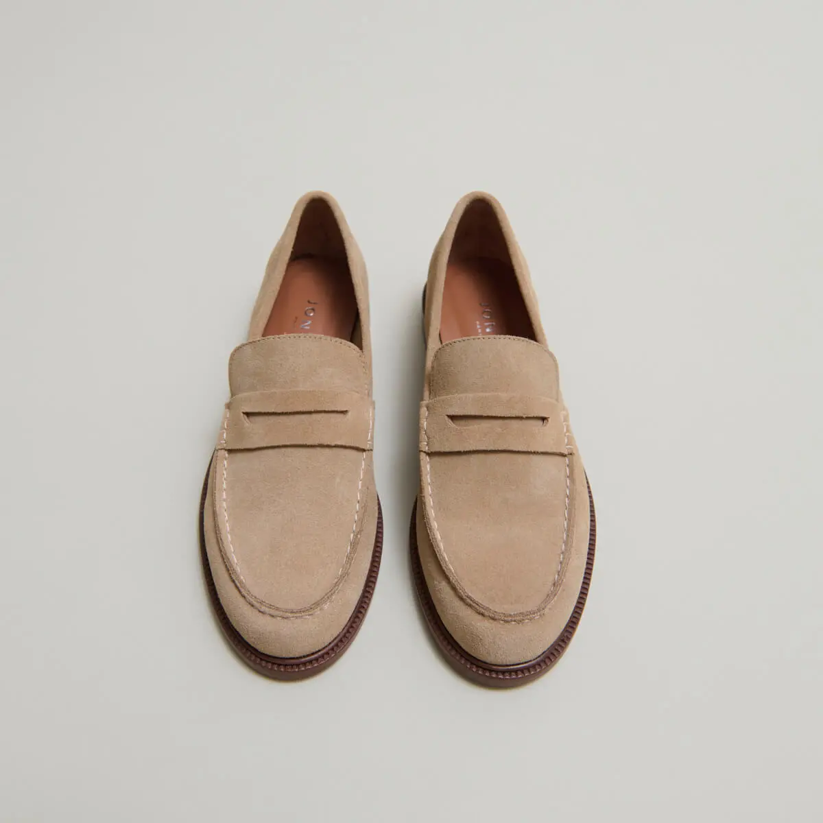 Rounded toes loafers in beige suede | DRACULA