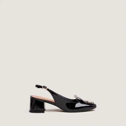 Monogrammed slingback pumps in black varnish | daiki