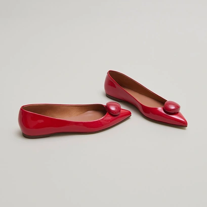Pointed-toe ballet flats with marbles in red varnish | dalido