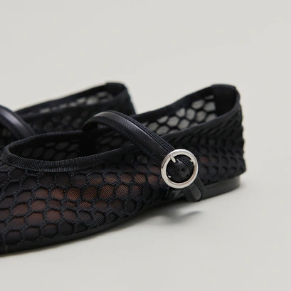 Ballet flats with straps in black mesh | deessia