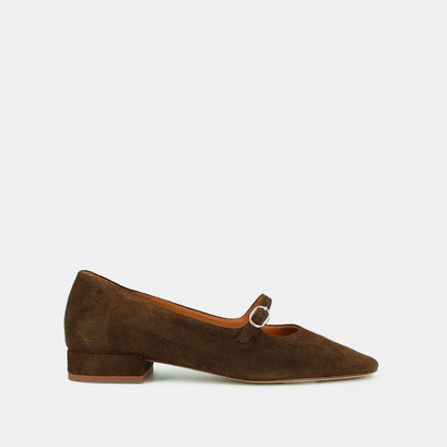 Babies with square toes in brown suede | div