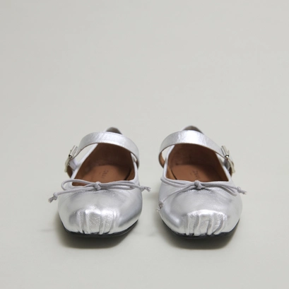 Ballet flats with adjustable buckles in silver metallic leather | dominante
