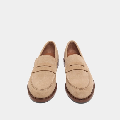 Rounded toes loafers in beige suede | dracula