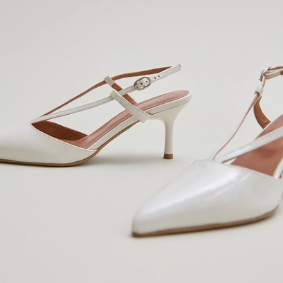 Pointed-toe slingback heels in pearl varnish | DUO