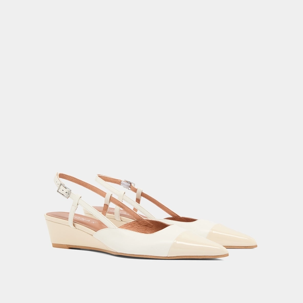 Wedge pumps in ecru varnish and ecru leather | DAKARA