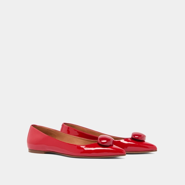 Pointed-toe ballet flats with marbles in red varnish | DALIDO