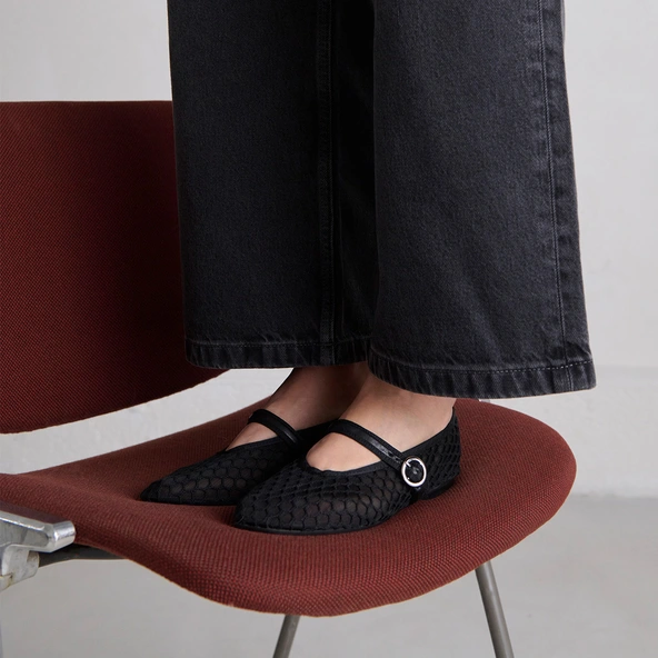 Ballet flats with straps in black mesh | DEESSIA