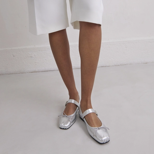 Ballet flats with adjustable buckles in silver metallic leather | DOMINANTE