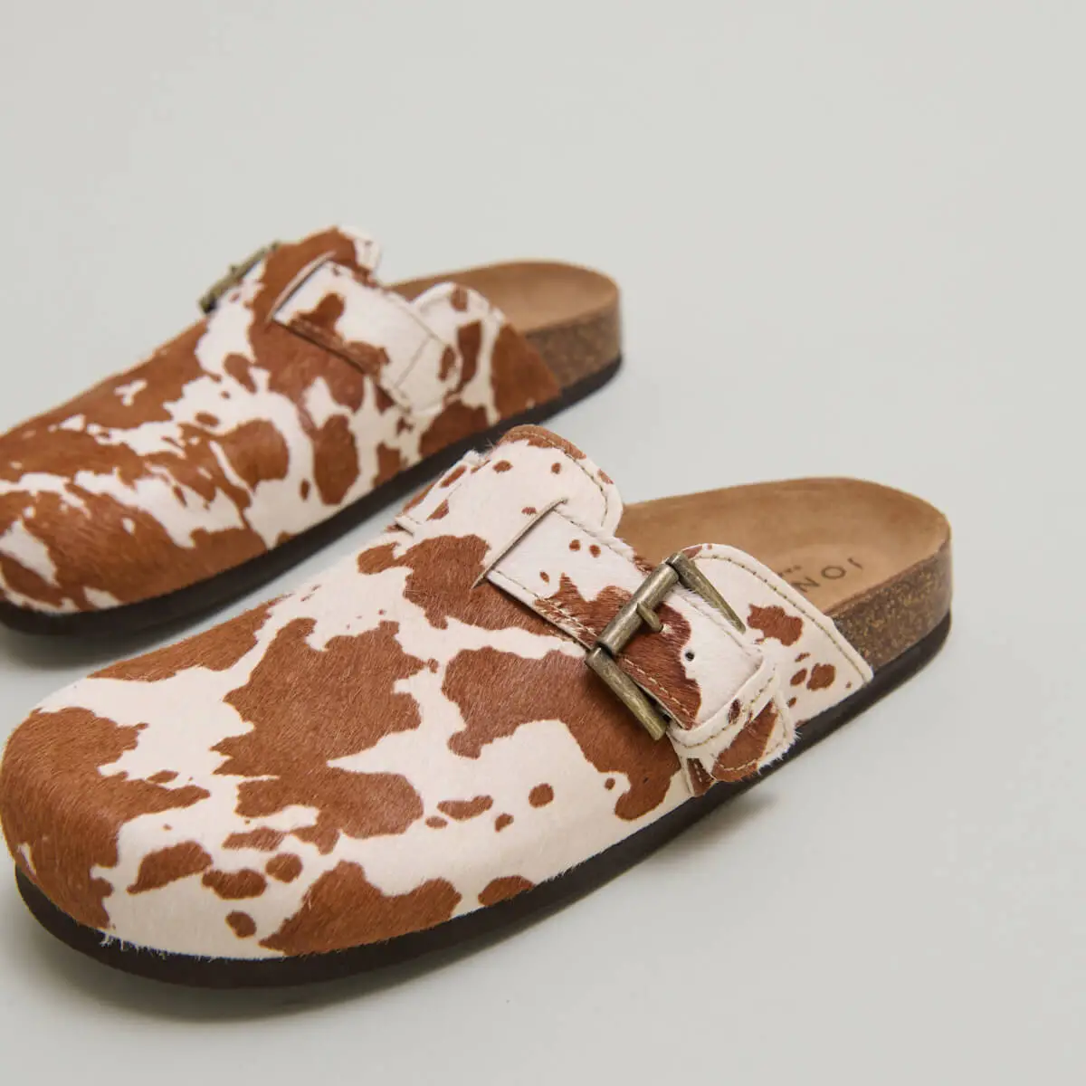 Buckle Mules in brown cowhide | MUNCH