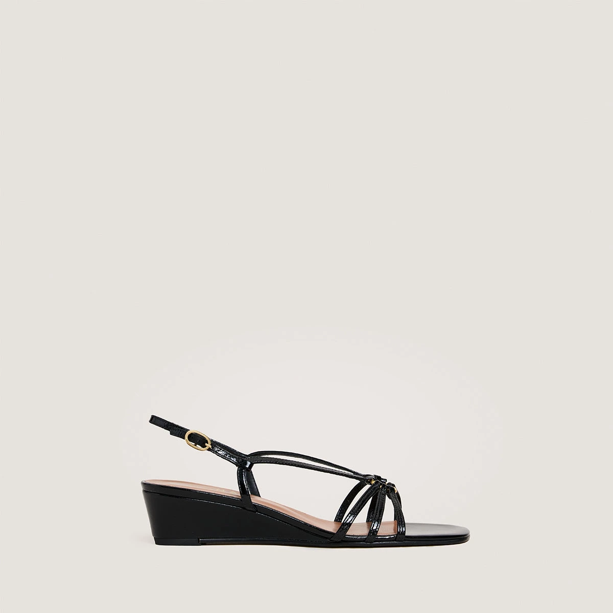 Wedge sandals in black shiny leather | DESINVOLTE