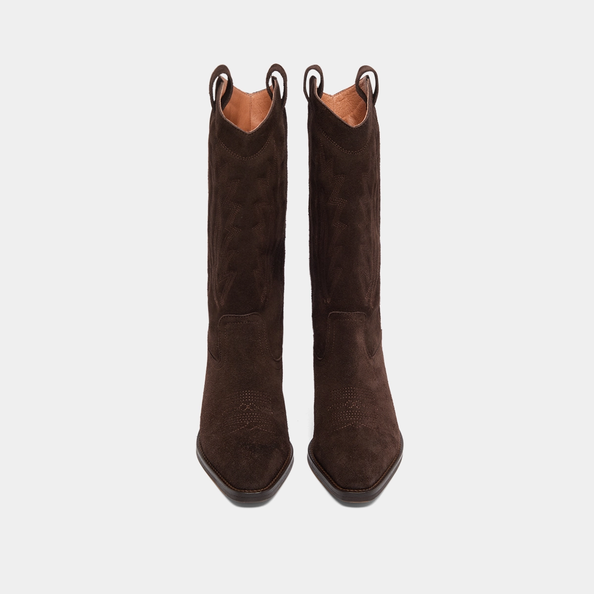 Pointed-toe boots with visible stitching in dark brown suede | DELEA