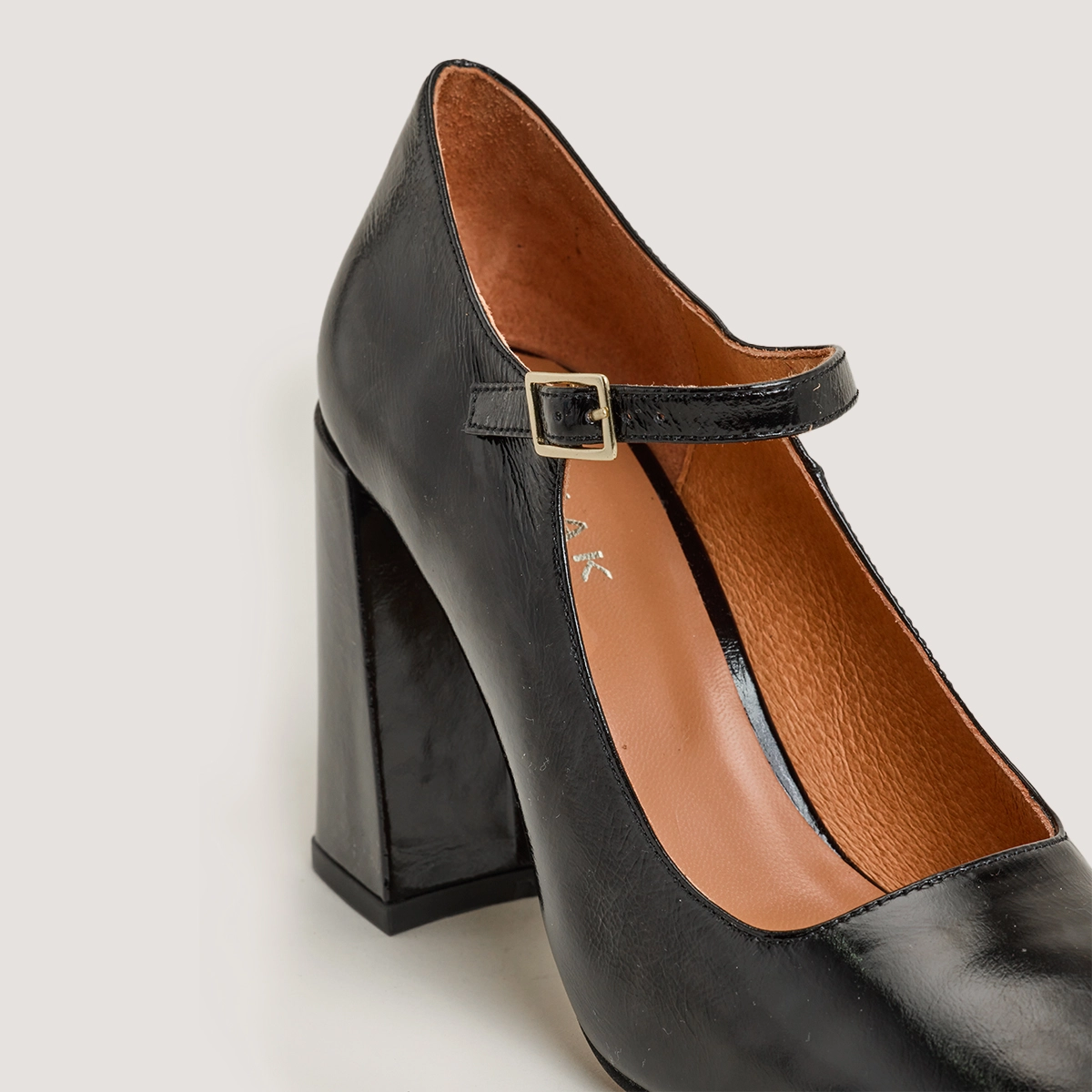 Square Toe Mary Jane in black shiny leather | VALERIA