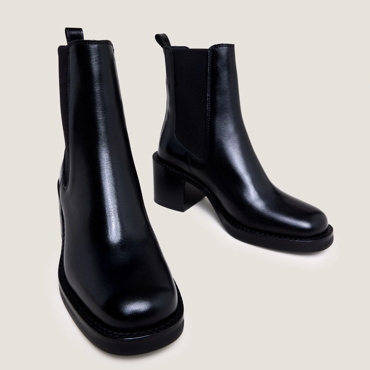 Ankle Boots with Heel in black leather | BEACH