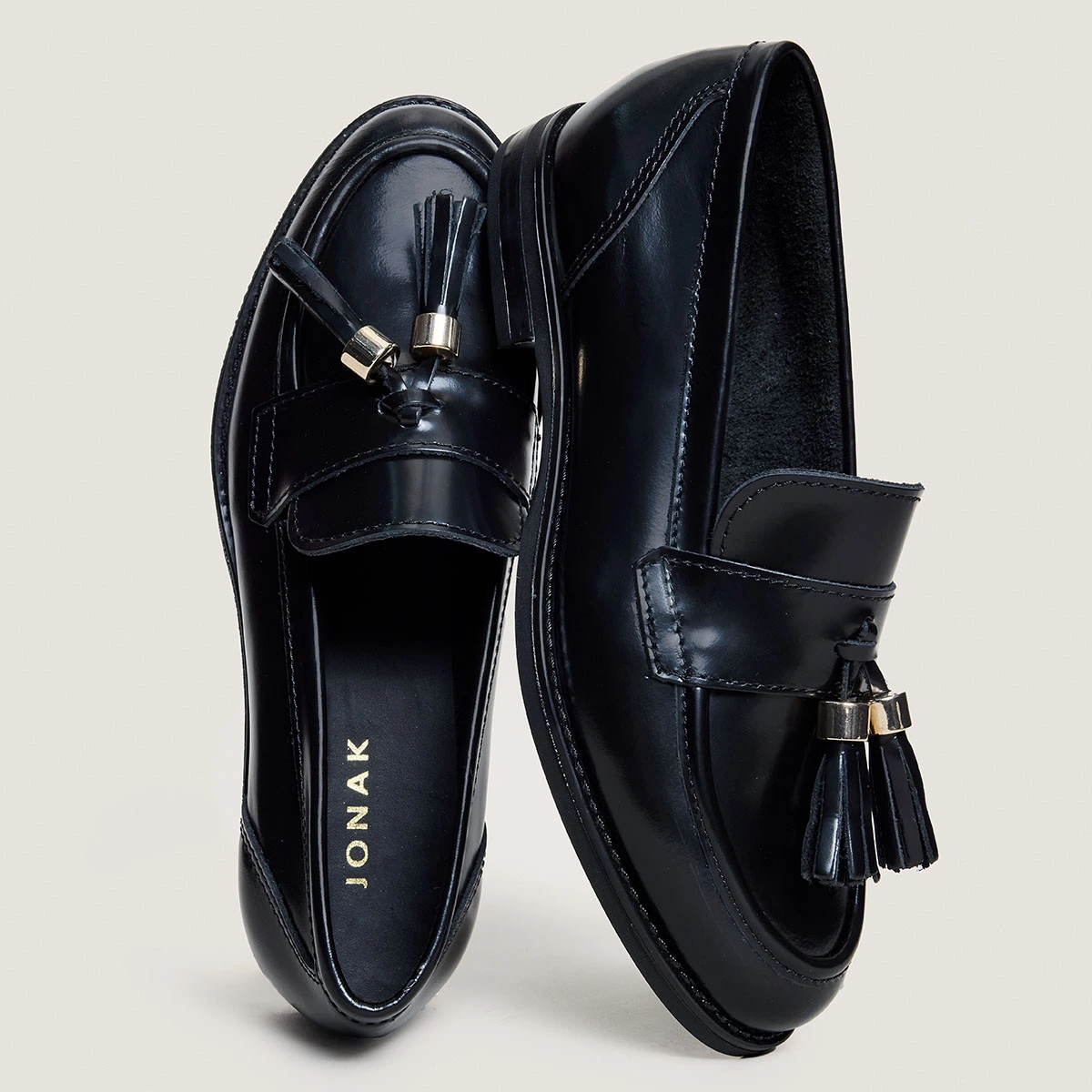 Tassel Loafers in shiny black leather | NELLOU
